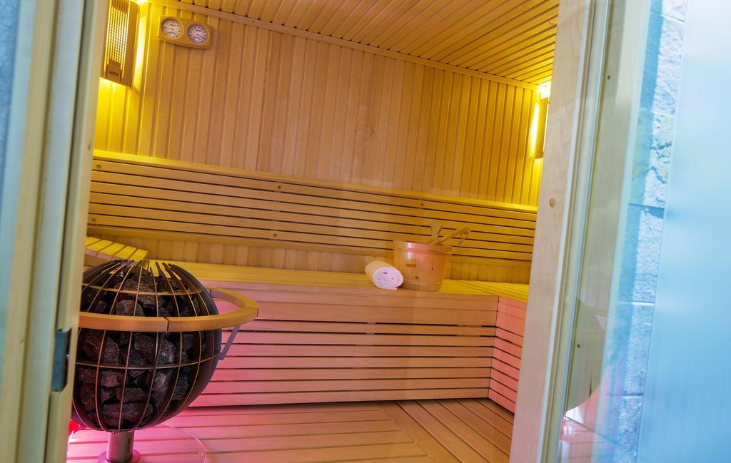 Wellness- Und Schneesporthotel Christiania Saas-Almagell Bagian luar foto