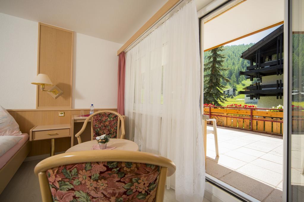 Wellness- Und Schneesporthotel Christiania Saas-Almagell Bagian luar foto