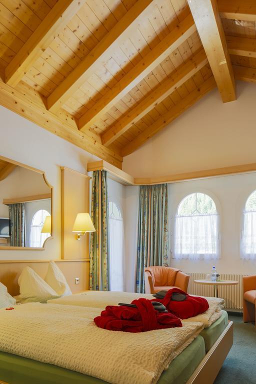 Wellness- Und Schneesporthotel Christiania Saas-Almagell Bagian luar foto