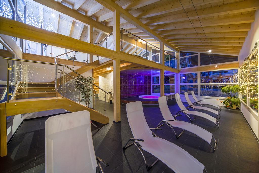 Wellness- Und Schneesporthotel Christiania Saas-Almagell Bagian luar foto