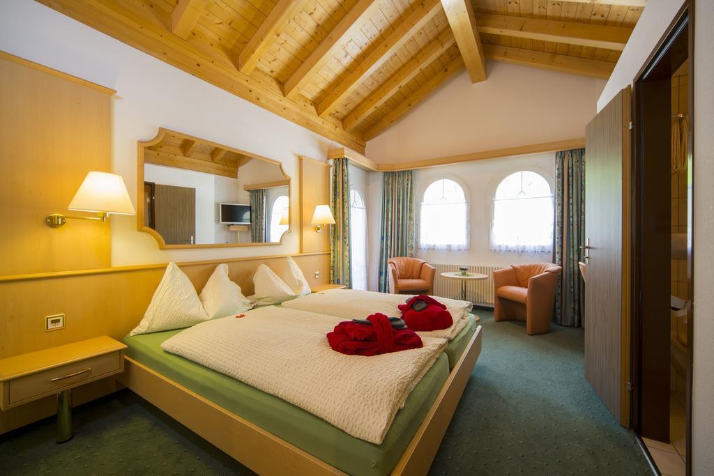 Wellness- Und Schneesporthotel Christiania Saas-Almagell Bagian luar foto