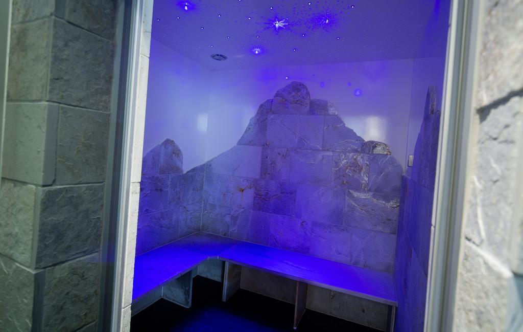 Wellness- Und Schneesporthotel Christiania Saas-Almagell Bagian luar foto