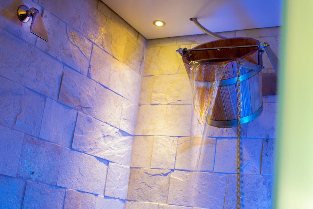 Wellness- Und Schneesporthotel Christiania Saas-Almagell Bagian luar foto