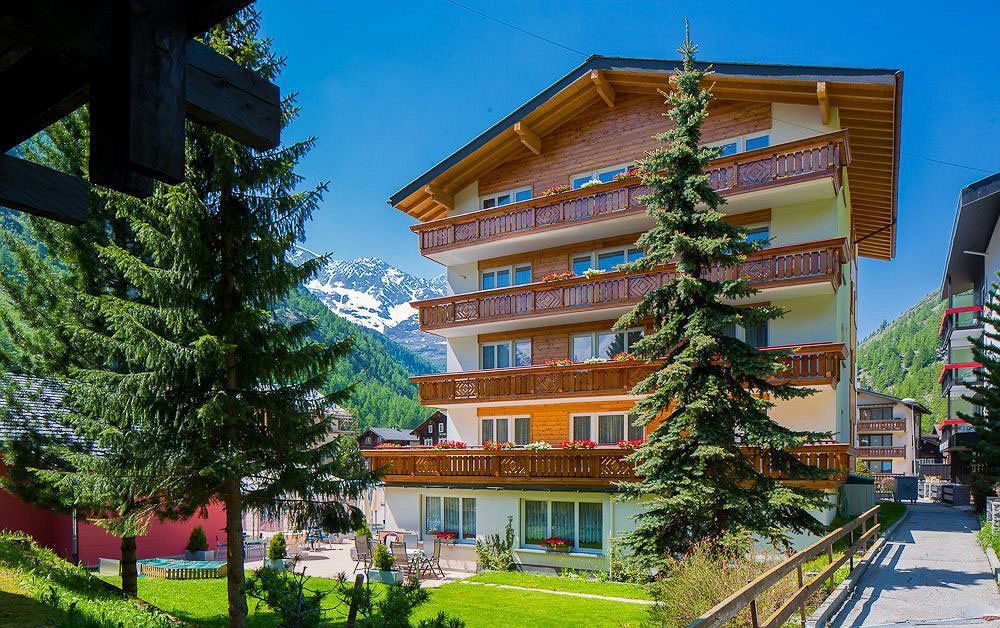 Wellness- Und Schneesporthotel Christiania Saas-Almagell Bagian luar foto