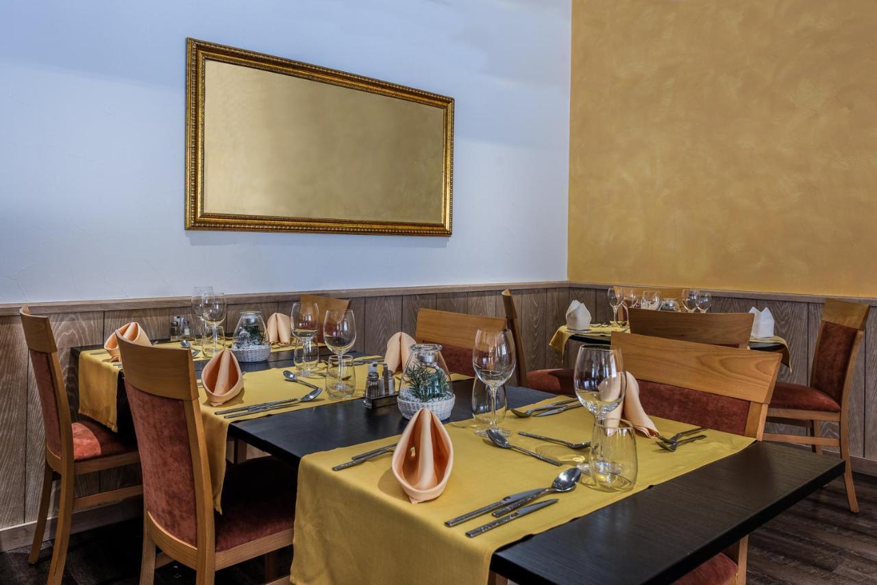 Wellness- Und Schneesporthotel Christiania Saas-Almagell Bagian luar foto