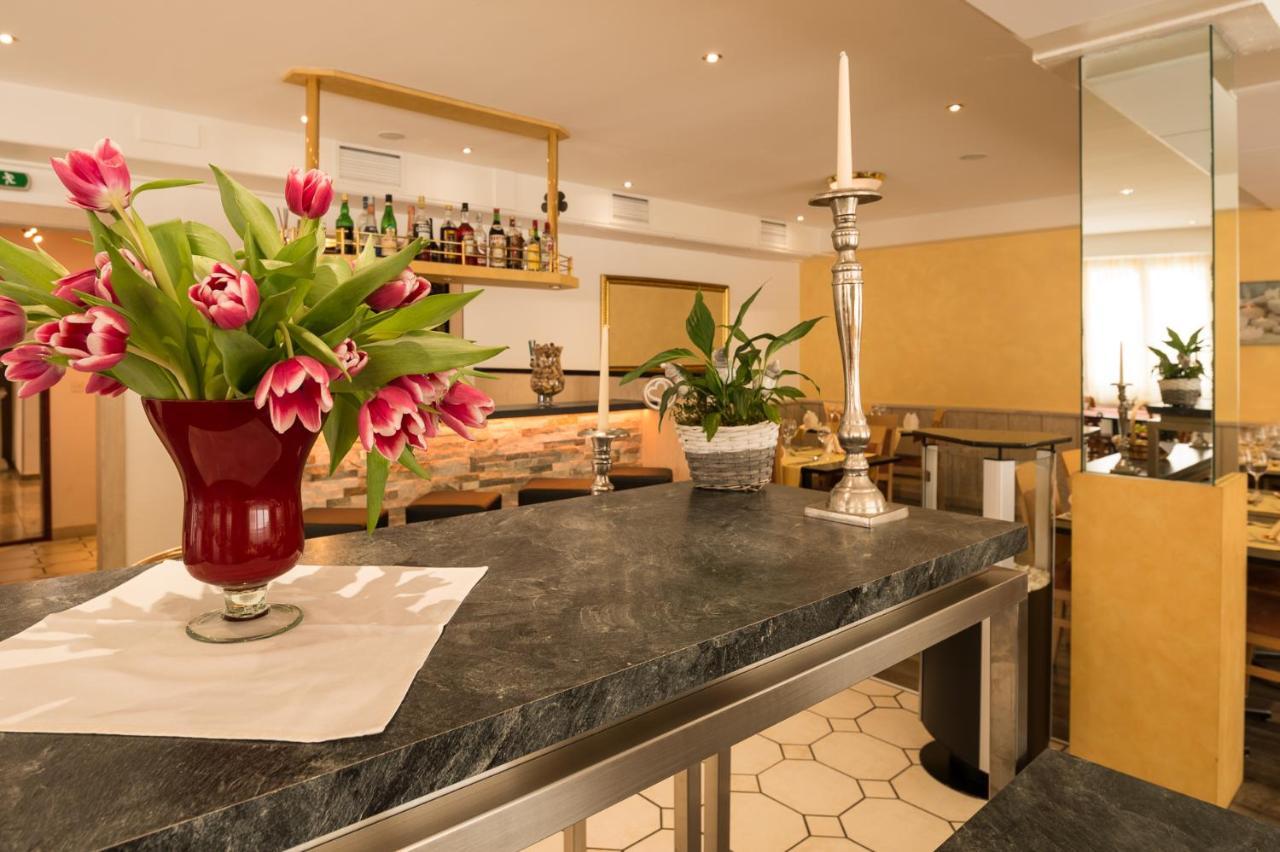 Wellness- Und Schneesporthotel Christiania Saas-Almagell Bagian luar foto