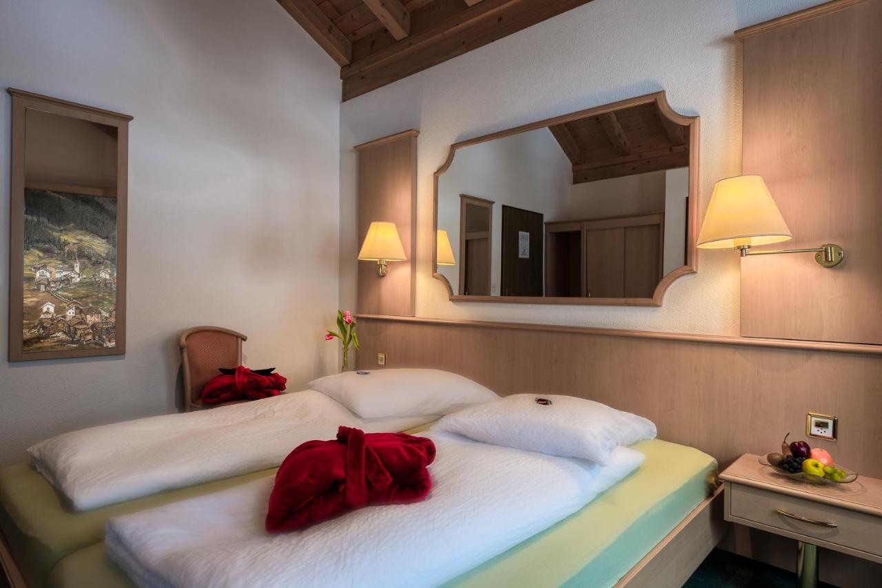 Wellness- Und Schneesporthotel Christiania Saas-Almagell Bagian luar foto