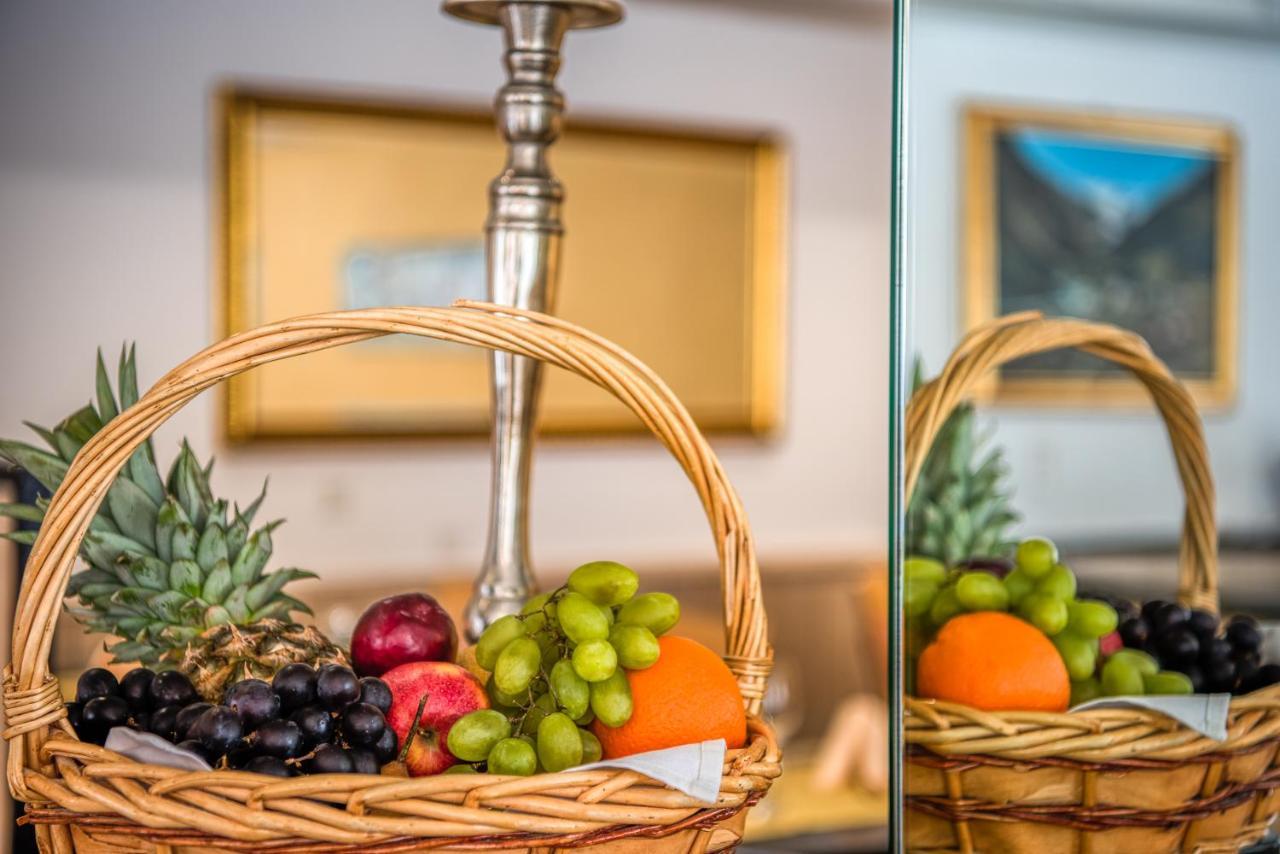 Wellness- Und Schneesporthotel Christiania Saas-Almagell Bagian luar foto