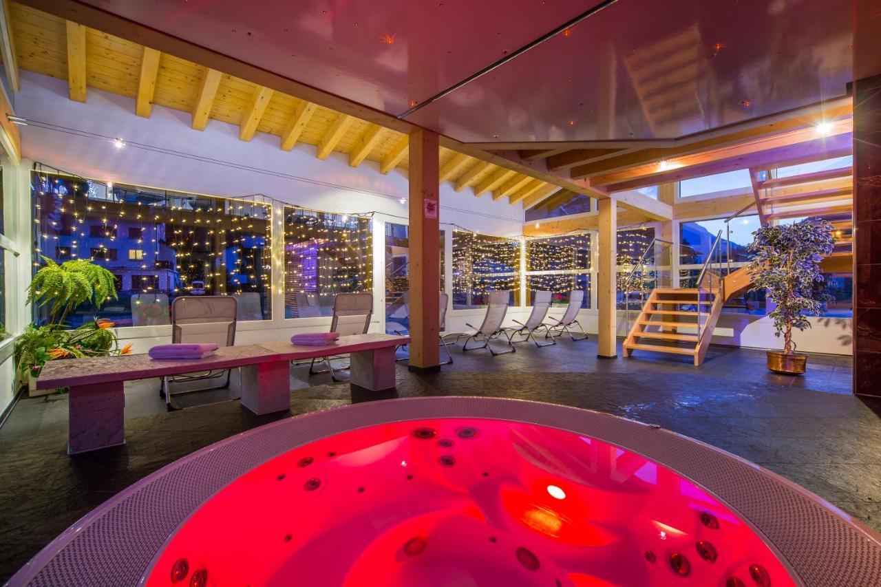 Wellness- Und Schneesporthotel Christiania Saas-Almagell Bagian luar foto